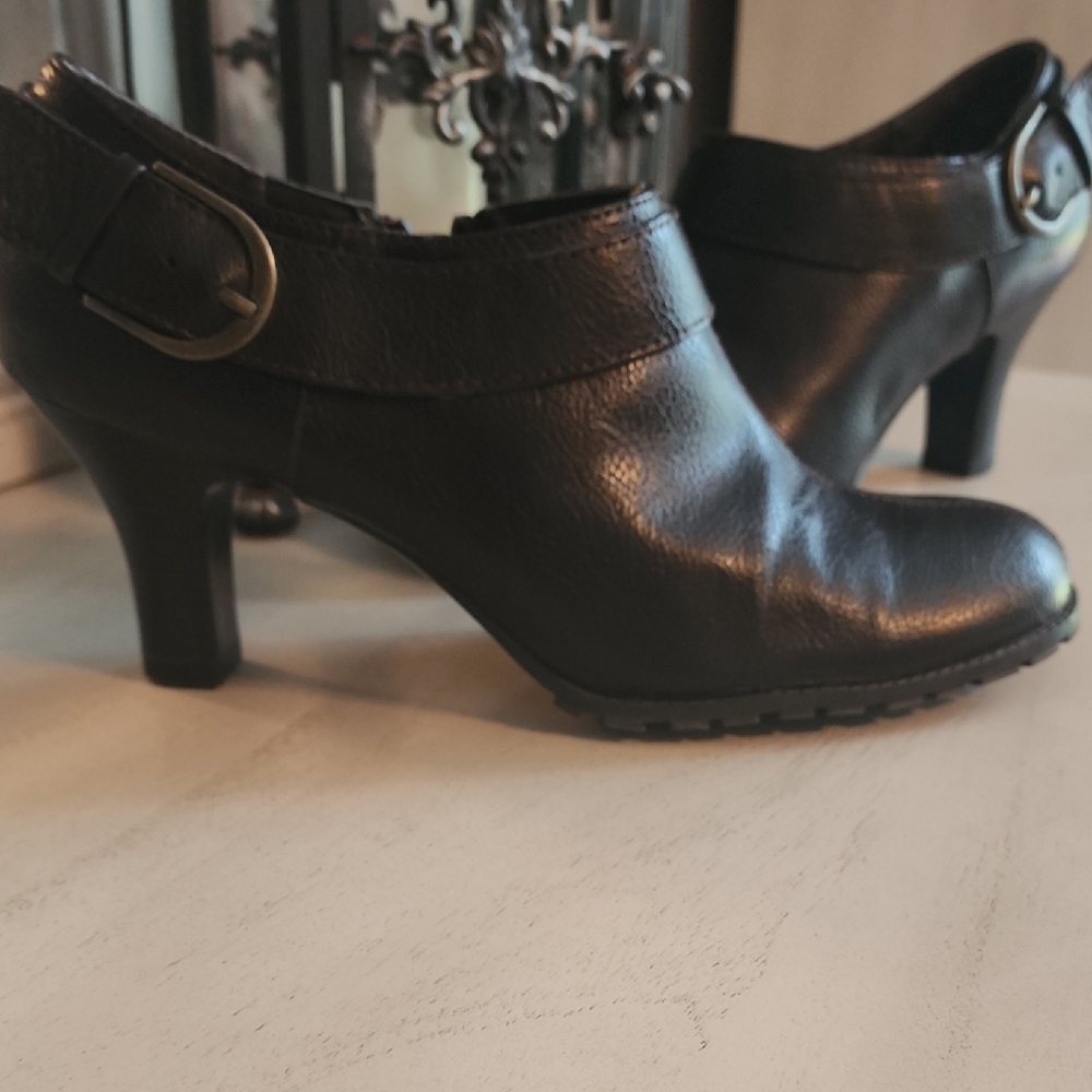 AEROSOLES Black Ankle Booties with Buckle